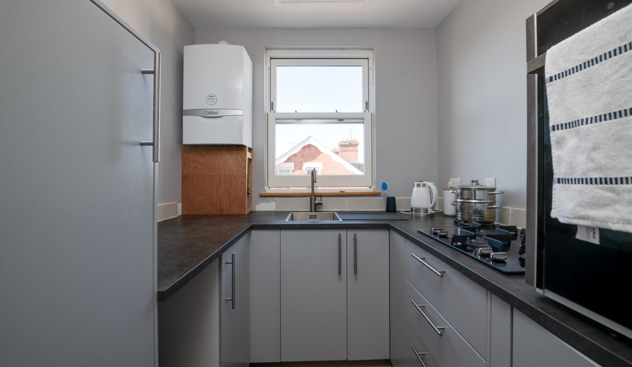 Flat 3, 42 Whitwell Road, Southsea 04.11.22-38