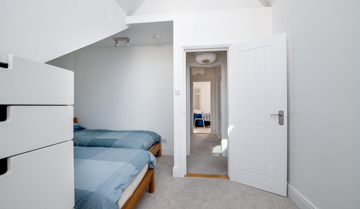 Flat 3, 42 Whitwell Road, Southsea 04.11.22-57