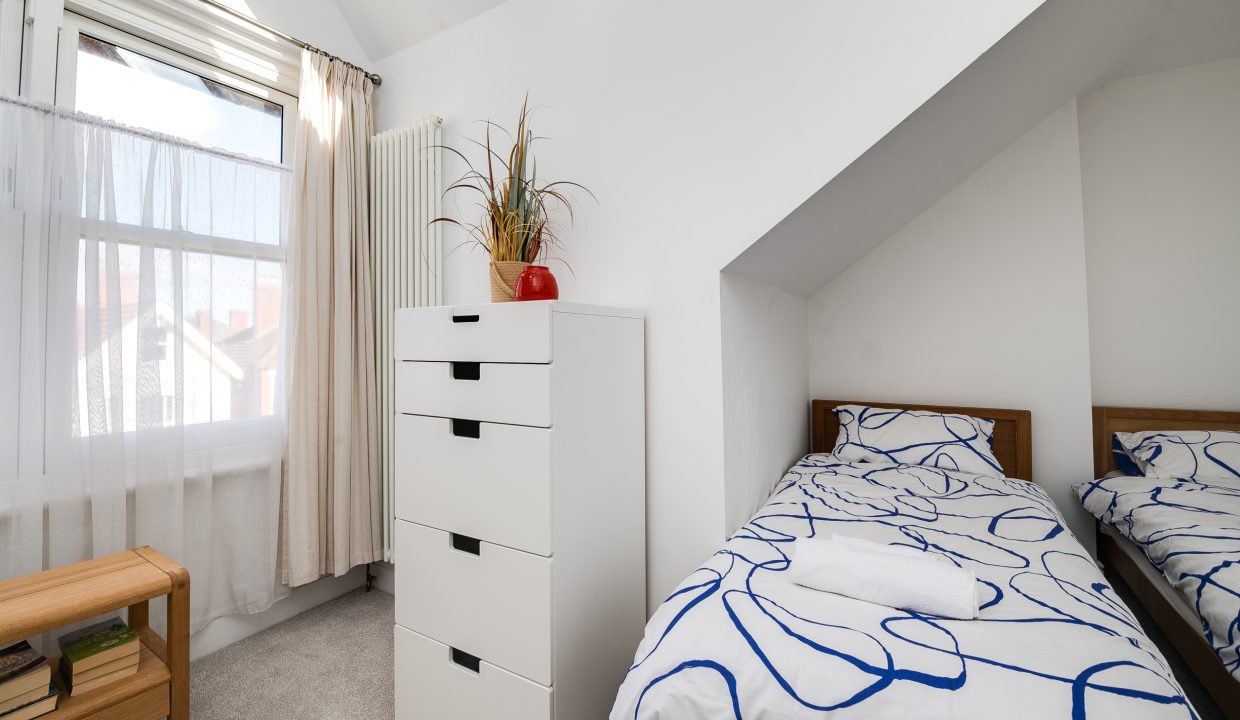 Flat 3, 42 Whitwell Road, Southsea 04.11.22-72