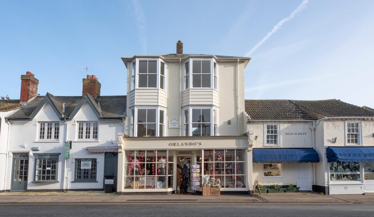 bf0293f82771644370c421f4a11d3780-full