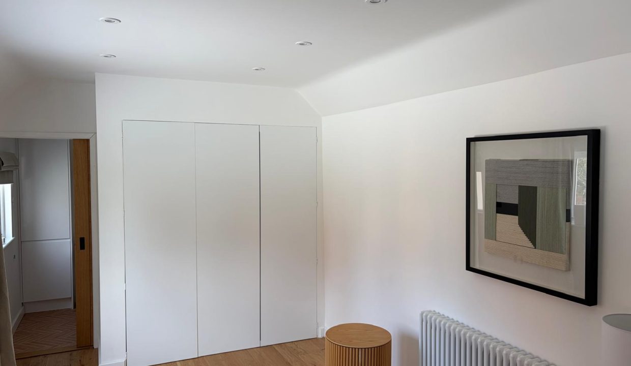 e4ad537f-bb35-49b2-bb2a-f5971bae6702